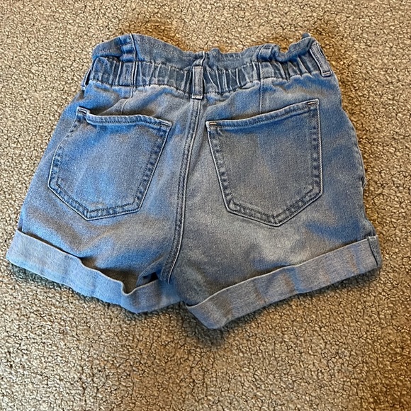 High waisted hollister shorts. Super soft - Picture 2 of 3